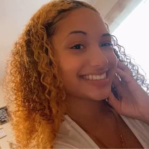 Meet your Posher, Alyssa